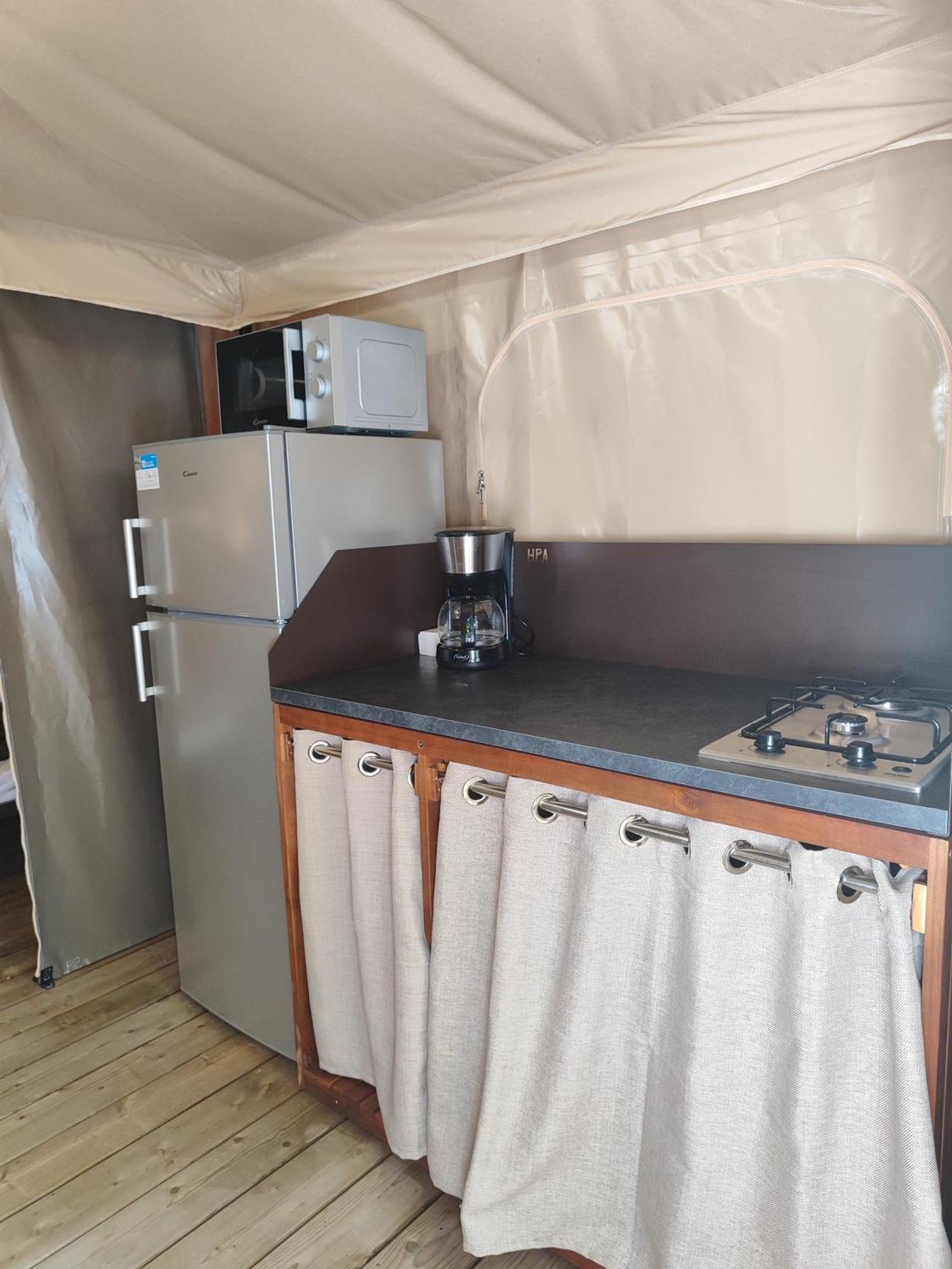 Camping Porte Des Alpilles By M.A Destination Glamping Saint-Étienne-du-Grès Exterior foto
