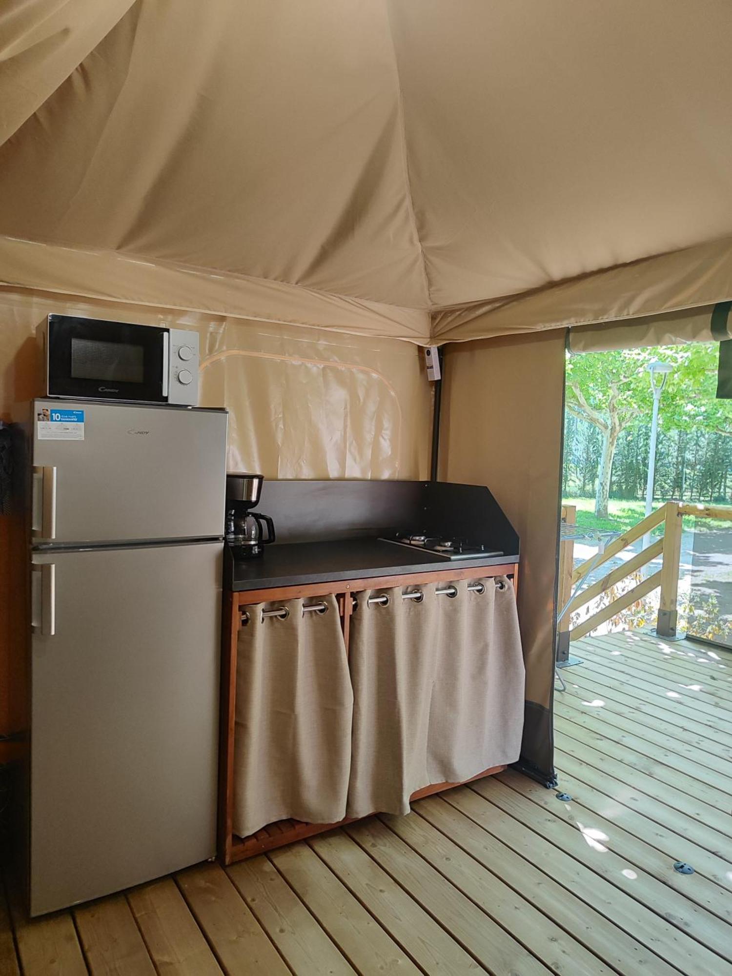 Camping Porte Des Alpilles By M.A Destination Glamping Saint-Étienne-du-Grès Exterior foto
