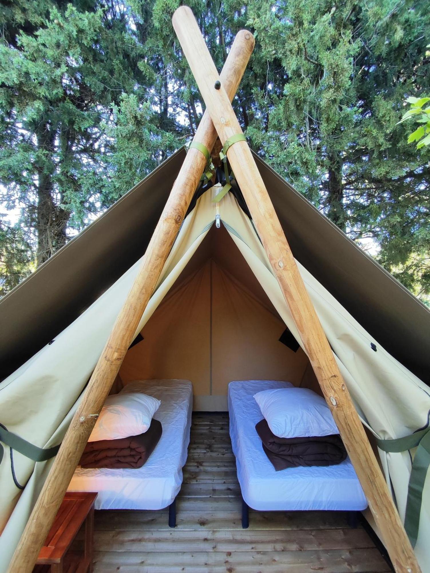 Camping Porte Des Alpilles By M.A Destination Glamping Saint-Étienne-du-Grès Exterior foto